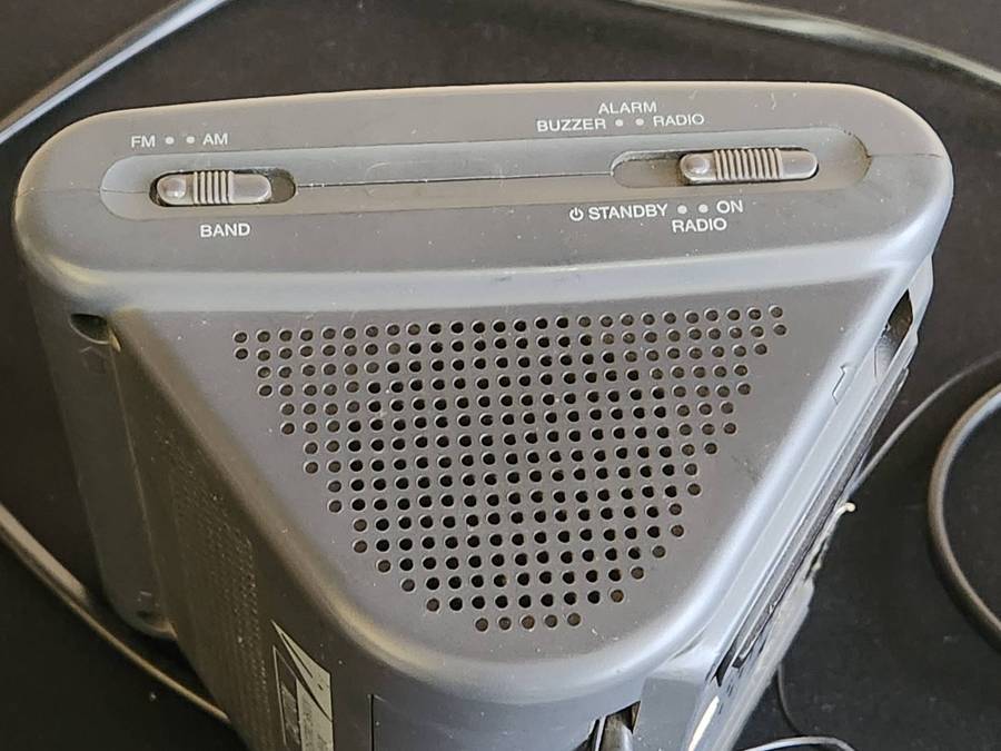 VINTAGE AIWA ALARM CLOCK RADIO RECEIVER, MODEL NO FR-A2H, WORKING
