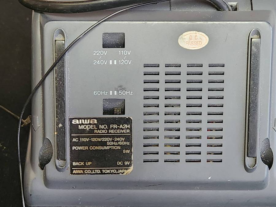 VINTAGE AIWA ALARM CLOCK RADIO RECEIVER, MODEL NO FR-A2H, WORKING