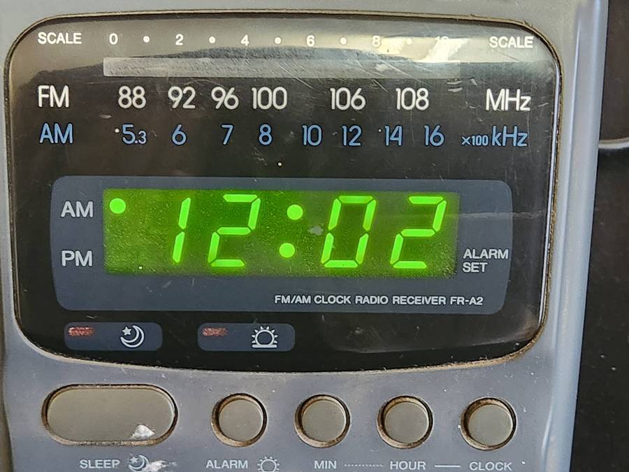 VINTAGE AIWA ALARM CLOCK RADIO RECEIVER, MODEL NO FR-A2H, WORKING