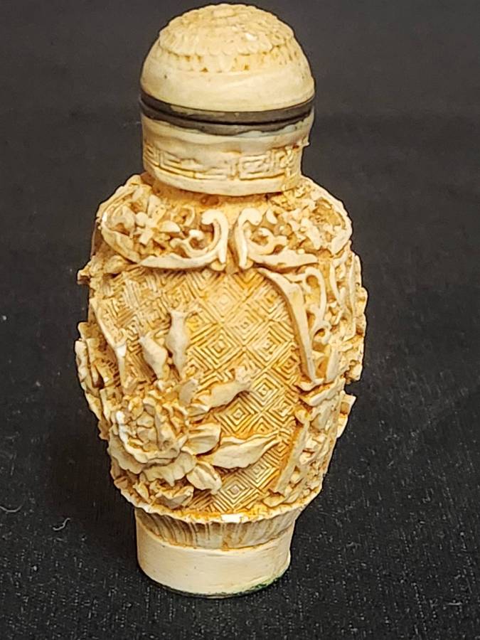 VINTAGE CHINESE SNUFF BOTTLE