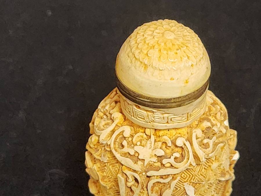 VINTAGE CHINESE SNUFF BOTTLE