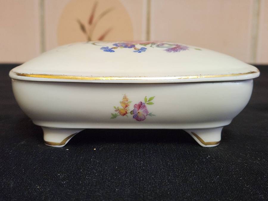 BEAUTIFUL ROSENTHAL ELFENBEIN FOOTED AND LIDDED SQUARE BOWL