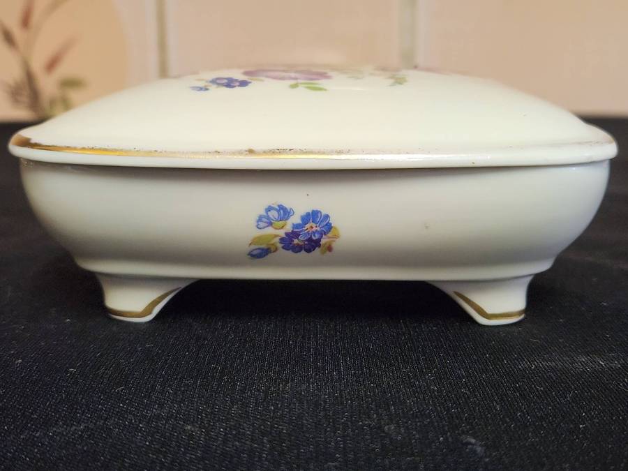 BEAUTIFUL ROSENTHAL ELFENBEIN FOOTED AND LIDDED SQUARE BOWL