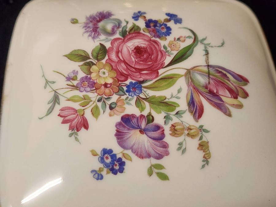 BEAUTIFUL ROSENTHAL ELFENBEIN FOOTED AND LIDDED SQUARE BOWL