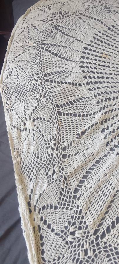 ONLY FOR BUYER G2K - Stunning Vintage Crochet  Round Table Cloth - 200cm