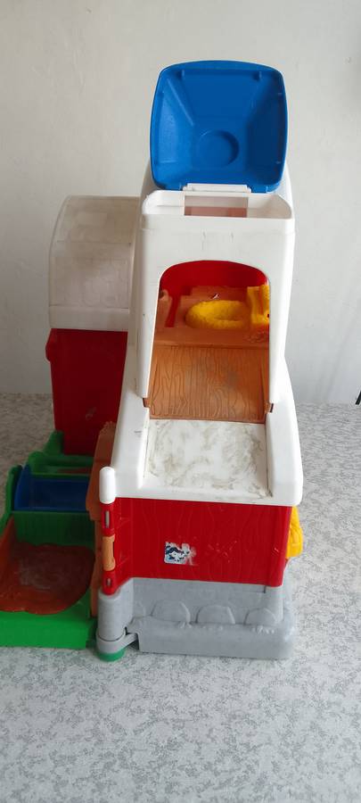 ONLY FOR BUYER G2K -  Fisher Price  - Little People Farm Little People Barn