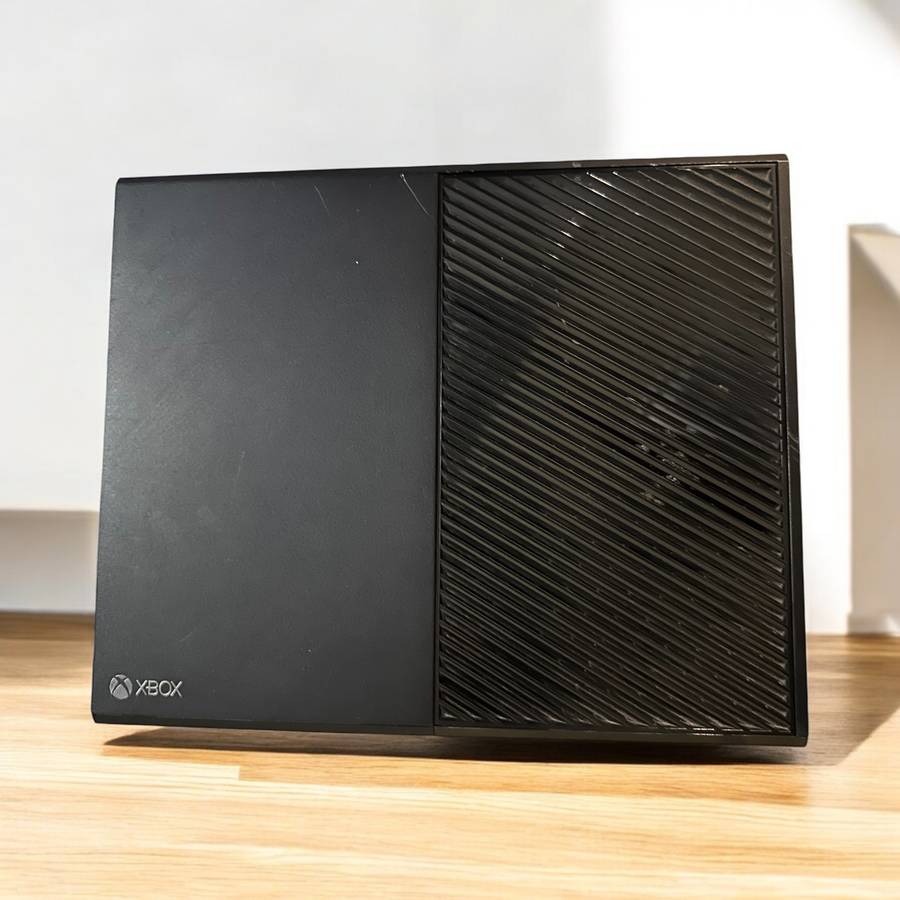 XBOX BOX ONE  1TB WITH 2 CONTROLLERS & KINECT