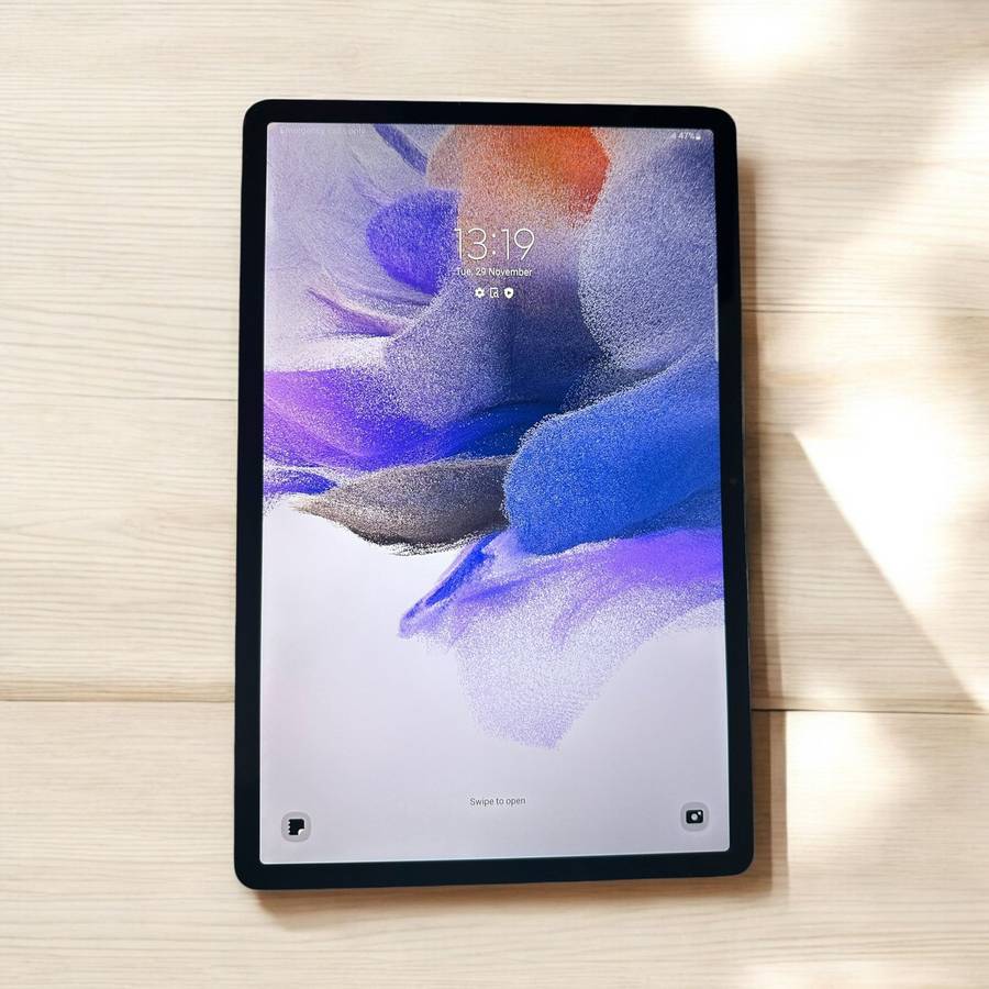 Samsung Galaxy Tab S7 FE 5G 128GB - Mystic Black mint new condition With Keyboard and S Pen