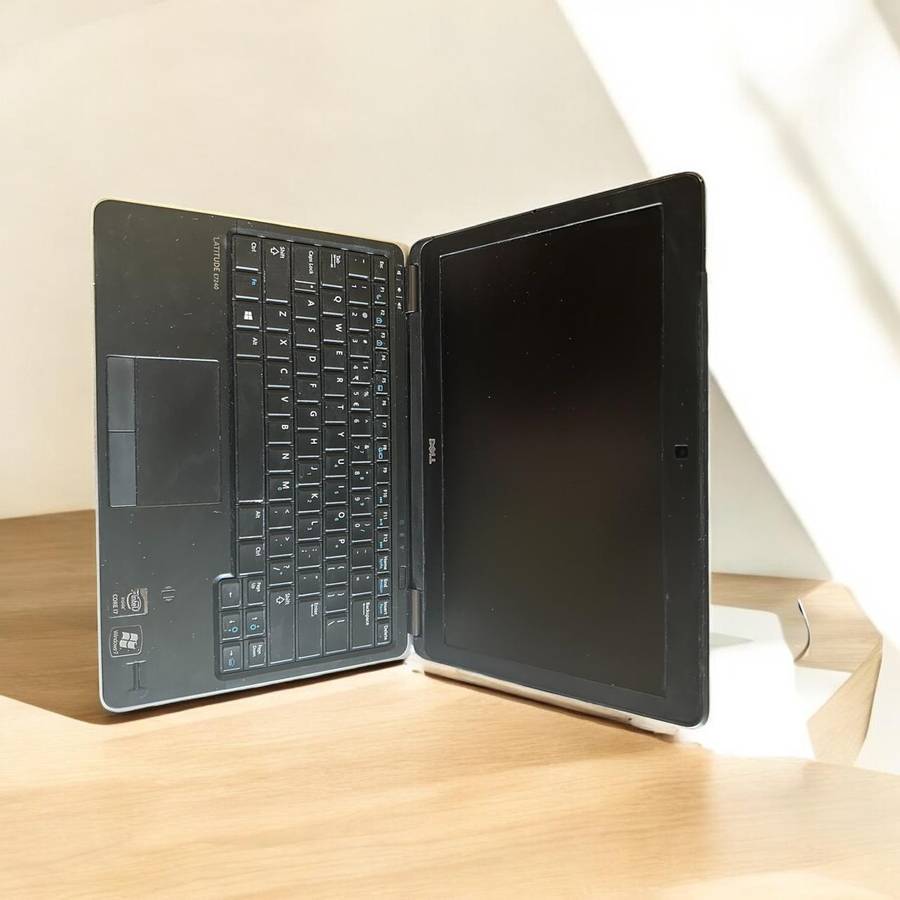 DELL  LATITUDE E7240 core i7 8GB RAM 256GBSSD