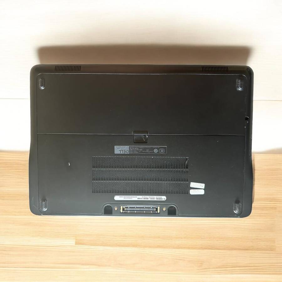 DELL  LATITUDE E7240 core i7 8GB RAM 256GBSSD