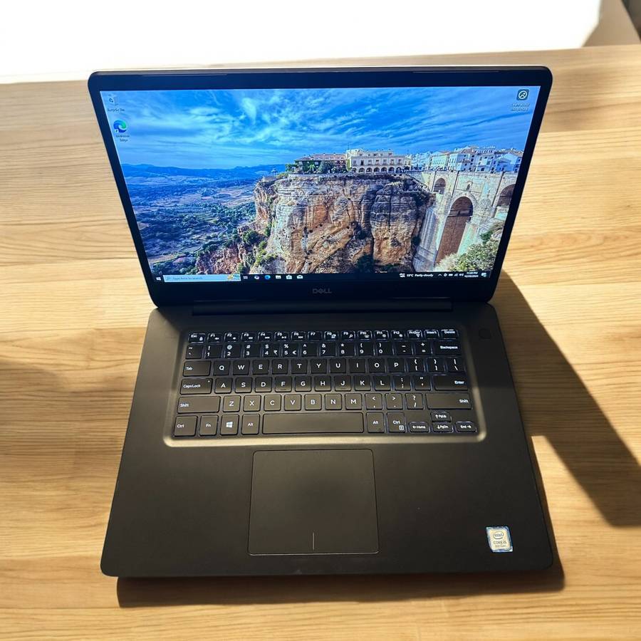 Dell Vostro 5581 8th Gen Intel Core i5-8265U, 8GB RAM 256GBSSD