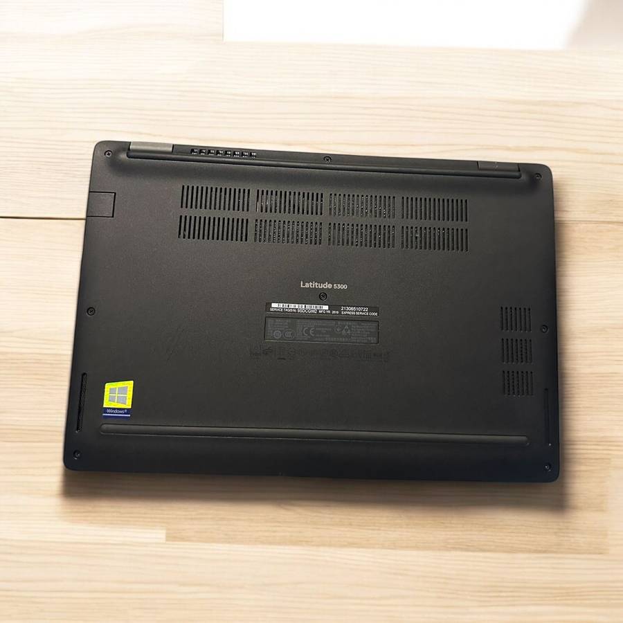 Dell Latitude 5300   Core i7-8665U / 13.3 FHD / 16GB RAM / 256GB SSD / 4G LTE New Batt Mint