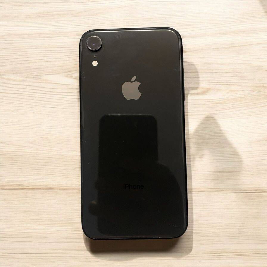 I phone xr 64gb 81% batt health