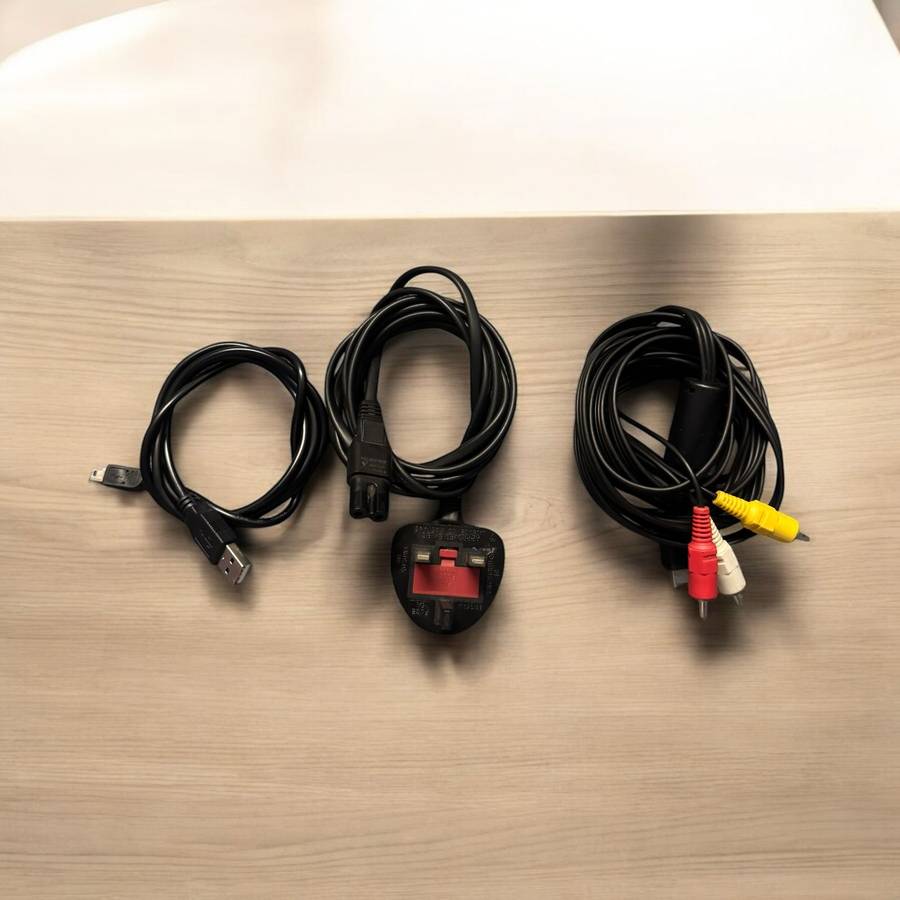 Playstation 3 Sony 250Gb With 2 Controllers 3 games