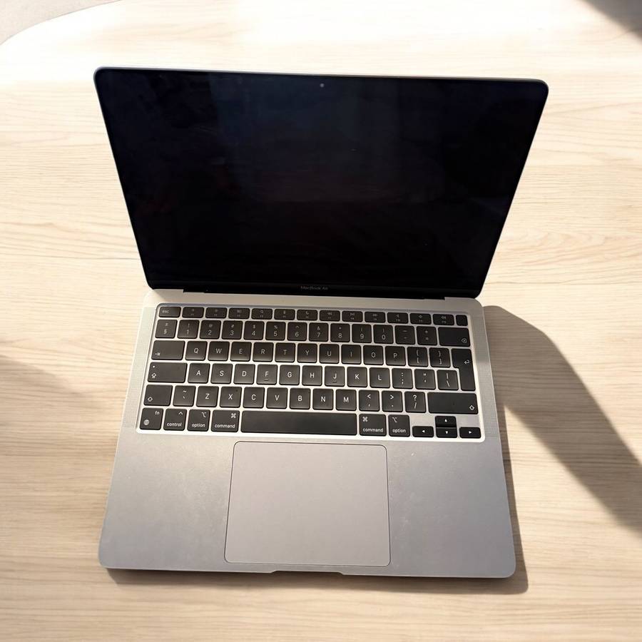 MacBook Air M1 Chip 2020 8GB RAM 250GB SSD