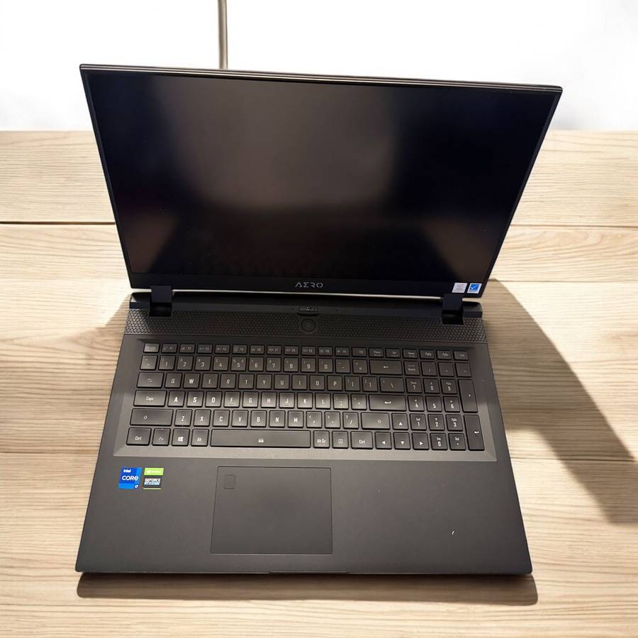 Gigabyte Aero 17 Hdr xd 17.3 4K 60Hz Hdr Intel Core i7-11800H RTX 3070  40gb ram 1tbssd