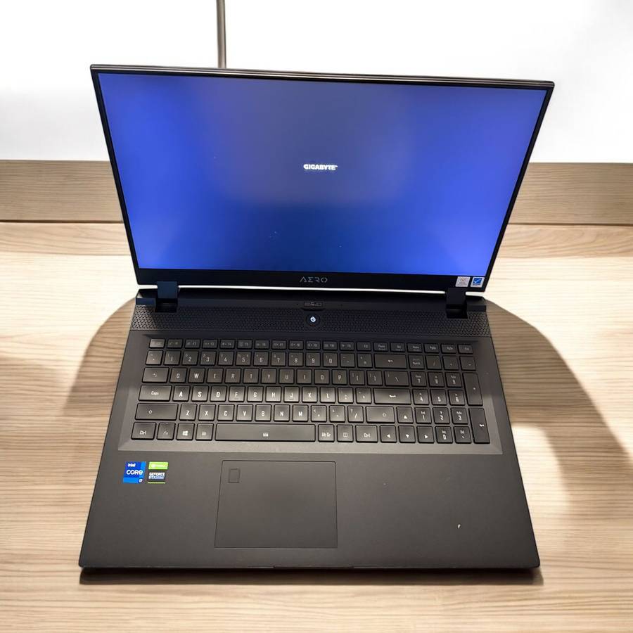 Gigabyte Aero 17 Hdr xd 17.3 4K 60Hz Hdr Intel Core i7-11800H RTX 3070  40gb ram 1tbssd