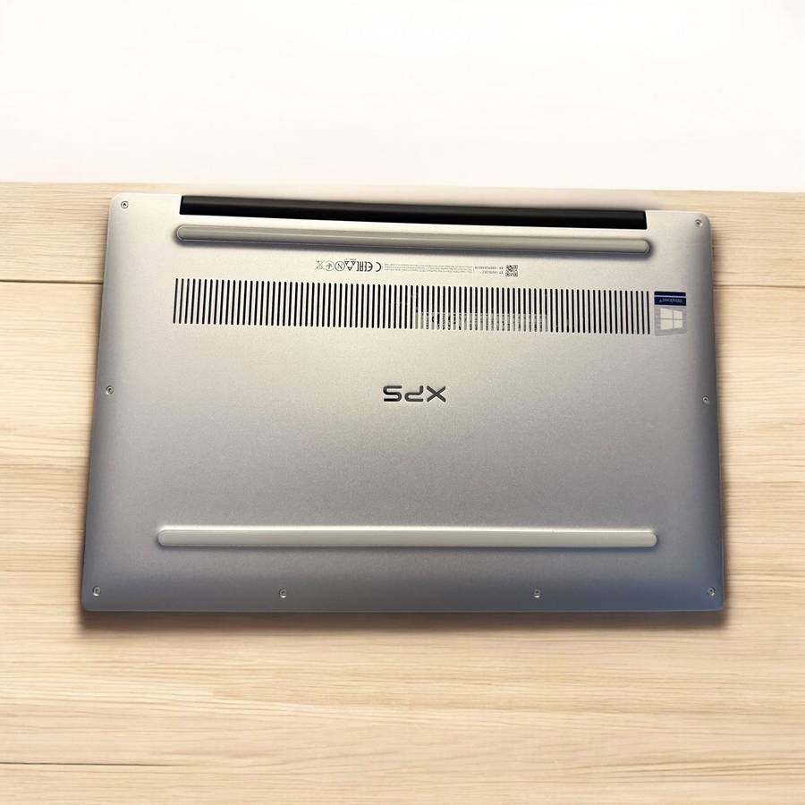 Dell  xps 13 9370 I7 8th gen  8gbram 512gbssd fhd display New Battery