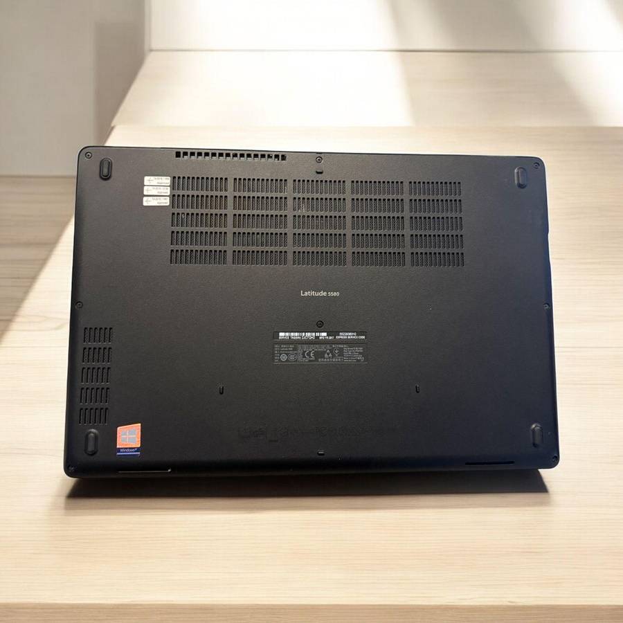 Dell Latitude 5580 Core i7 7th gen, 16gb ram 256gb m.2 ssd 15.6`fhd Display lte Nvidia Geforce 930mx