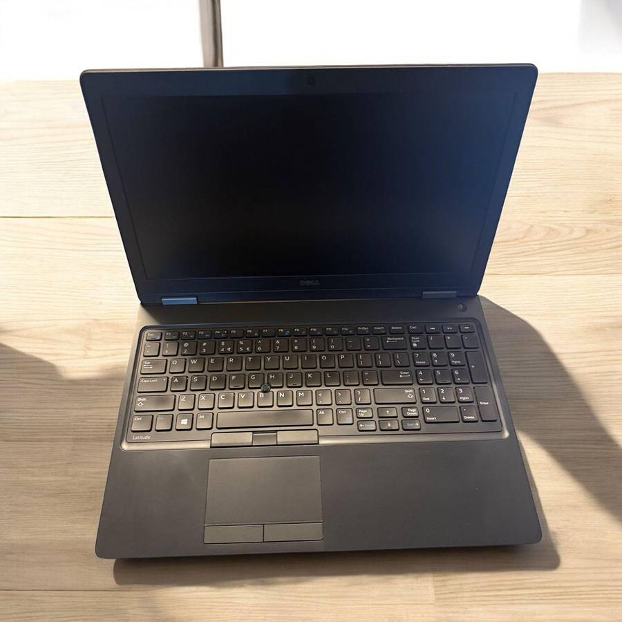 Dell Latitude 5580 Core i7 7th gen, 16gb ram 256gb m.2 ssd 15.6`fhd Display lte Nvidia Geforce 930mx
