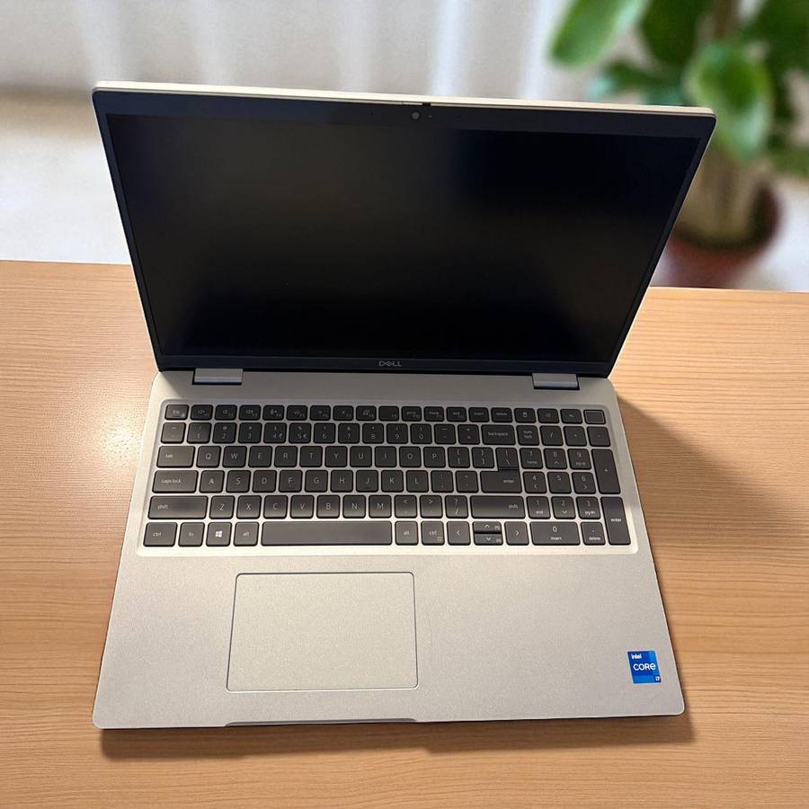 Dell 5520 Intel Iris Xe Graphics i7 11th Gen fhd  Display 16GB Ram 512gbssd Lte