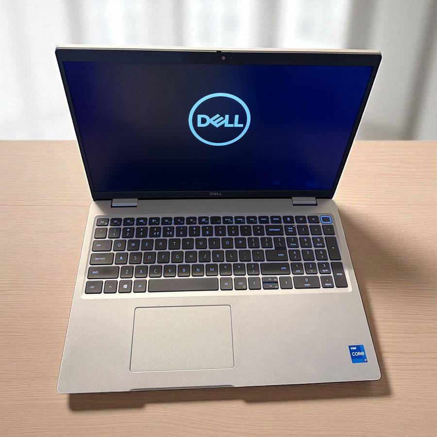 Dell 5520 Intel Iris Xe Graphics i7 11th Gen fhd  Display 16GB Ram 512gbssd Lte