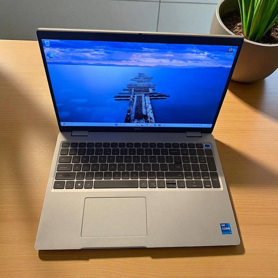 Dell 5520 Intel Iris Xe Graphics i7 11th Gen fhd  Display 16GB Ram 512gbssd Lte