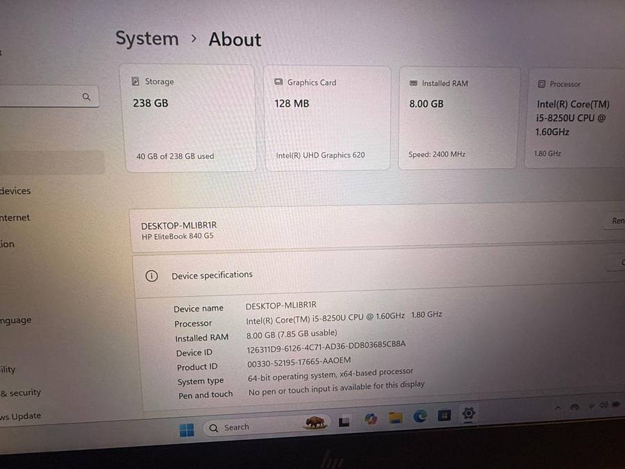 HP EliteBook 840 G5  8th Gen i5 8gb ram 256gb ssd