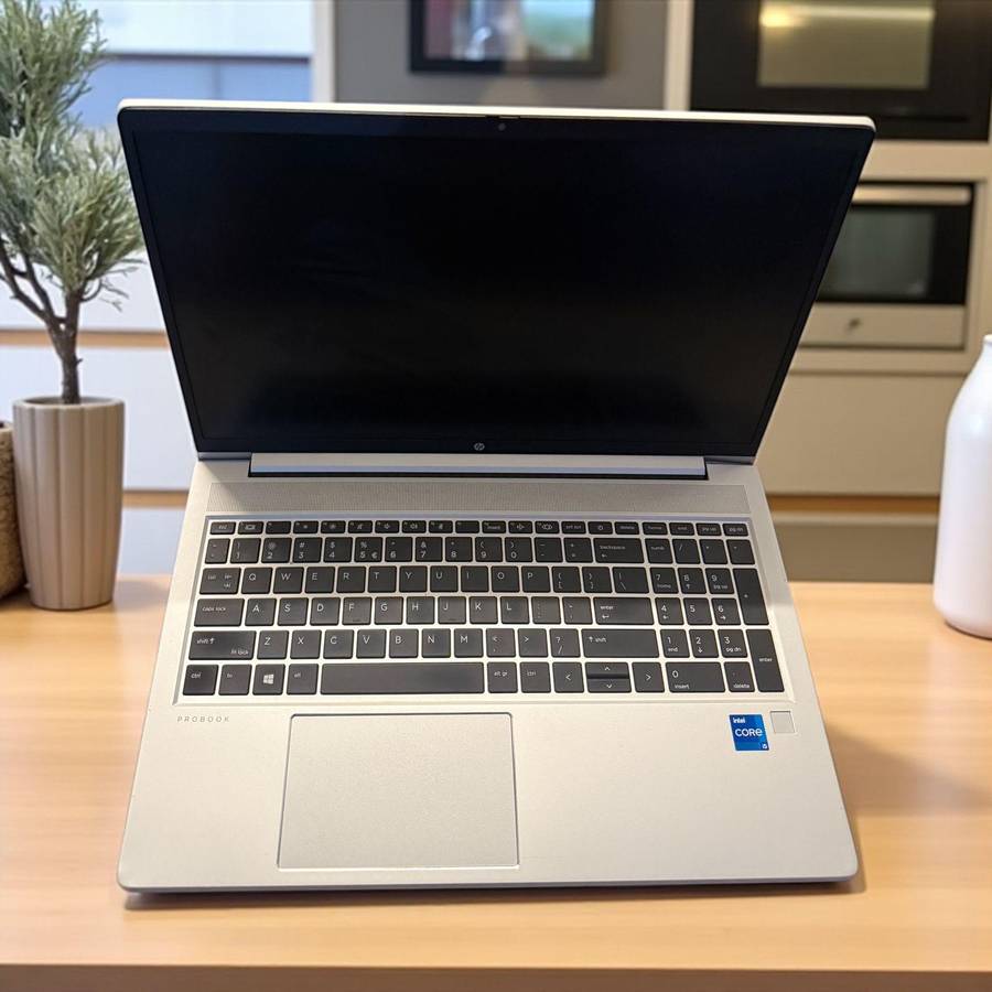 HP ProBook 450 G8 15.6" Notebook - 11th Gen Intel Core i5-1135G7, 256GB SSD 8GB RAM Xe Graphics