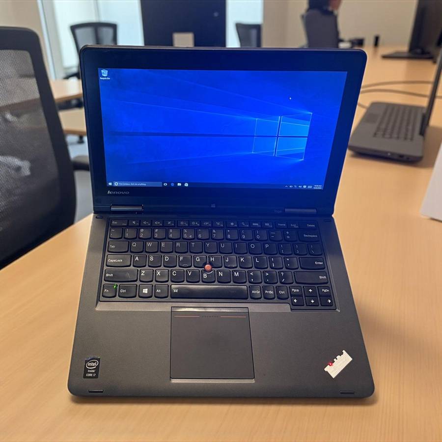 Lenovo IdeaPad Yoga I7 4th gen 8gb ram 256gb ssd
