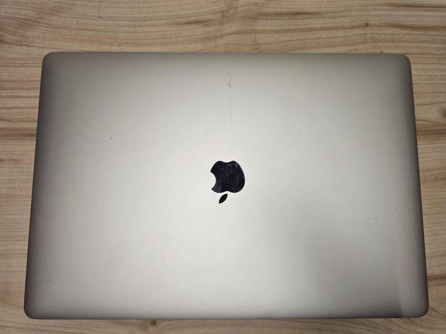 Macbook pro 2017 touch bar Core i7 16gb ram 512gb ssd new batt