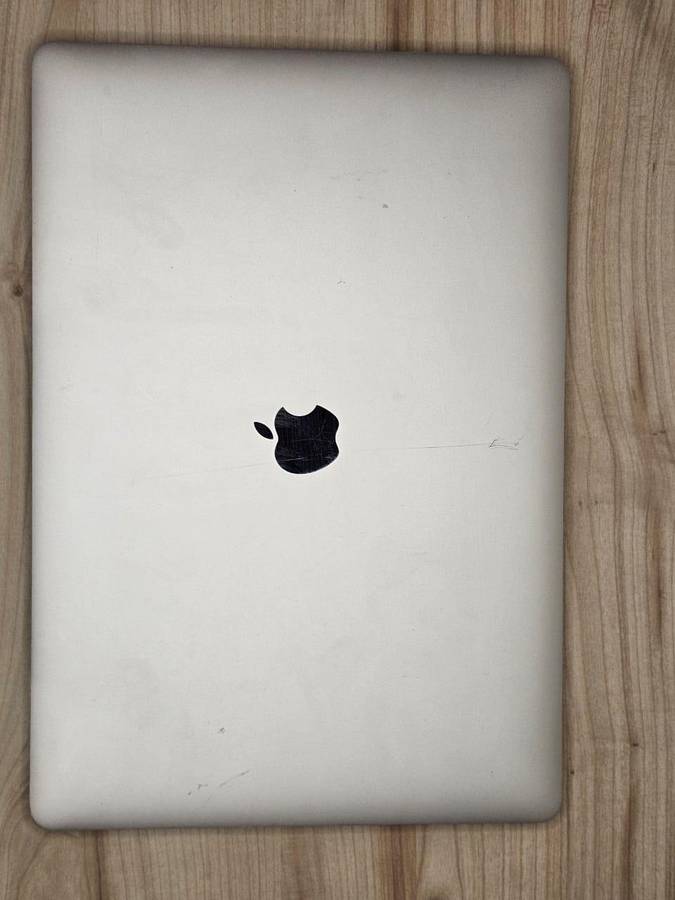 Macbook pro 2017 touch bar Core i7 16gb ram 512gb ssd new batt