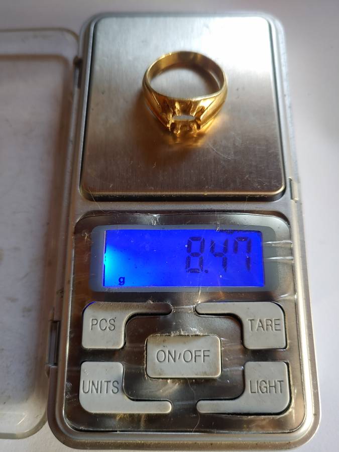 18ct Yellow Gold Rings  8.47g NOTE Stone removed Junk / Scrap Gold