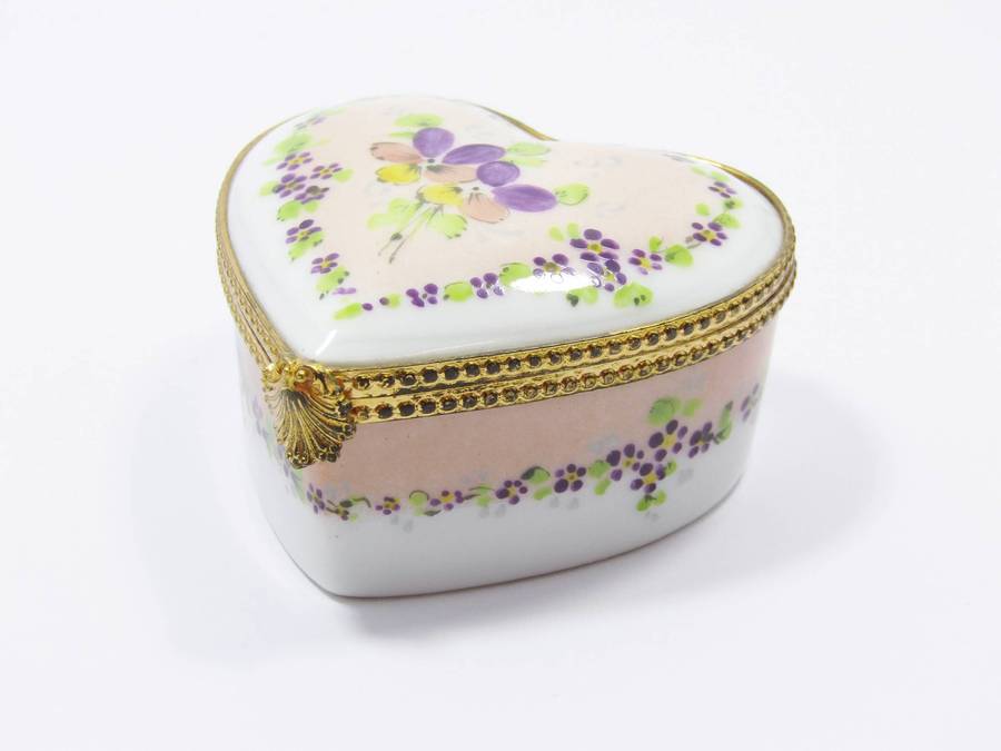 A Very Pretty Vintage Porcelain Limoges Trinket Box