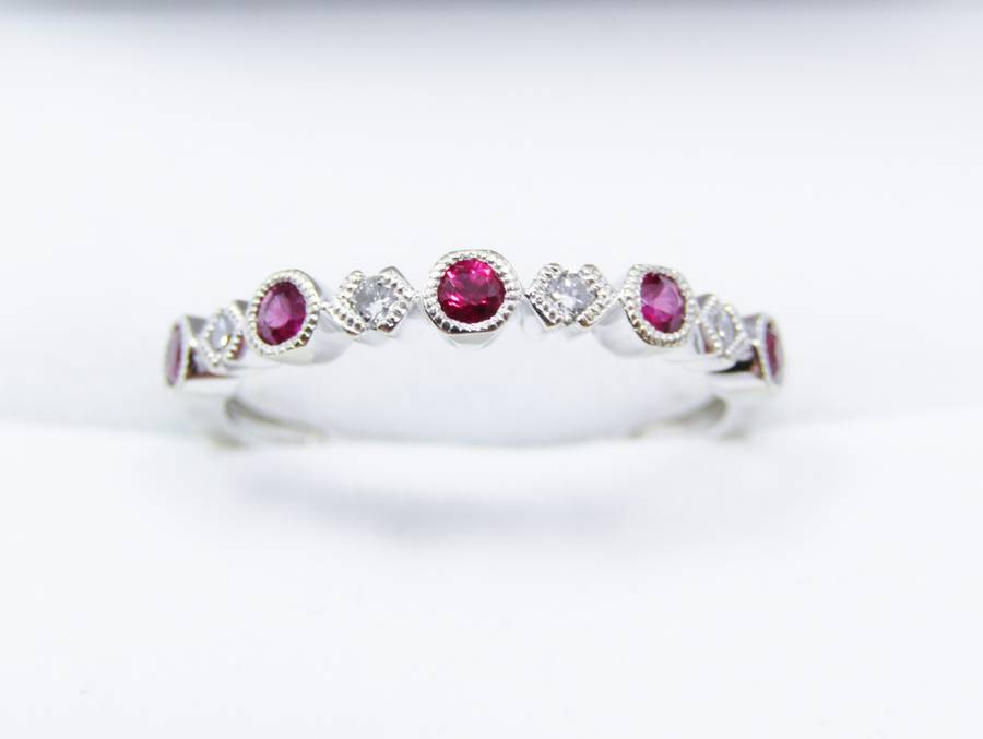 Beautiful! Browns Jewellers 14CT White Gold, Ruby & Diamond Ring