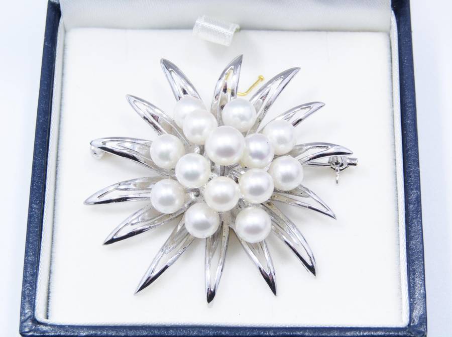 A Gorgeous Flower Design Akoya Pearl Brooch in Sterling Silver