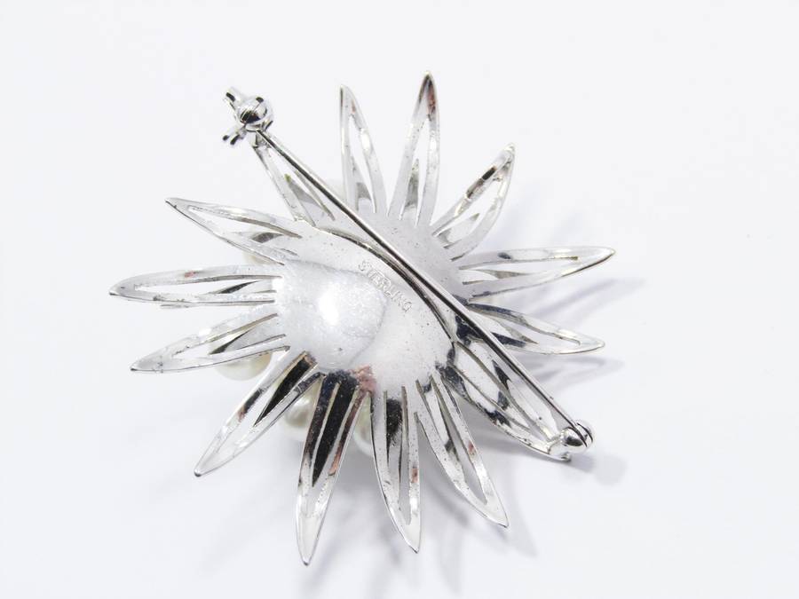 A Gorgeous Flower Design Akoya Pearl Brooch in Sterling Silver