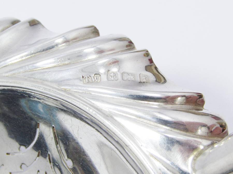Lovely Antique (c1905) Hallmarked Silver Tea Strainer