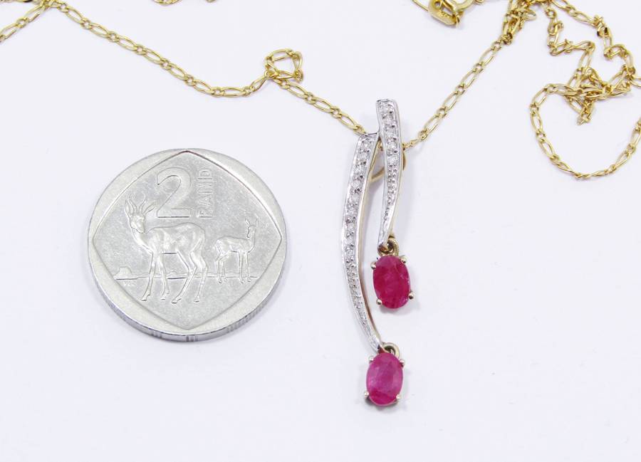 Beautiful! Dangly 9CT Gold, Ruby & Diamond Necklace