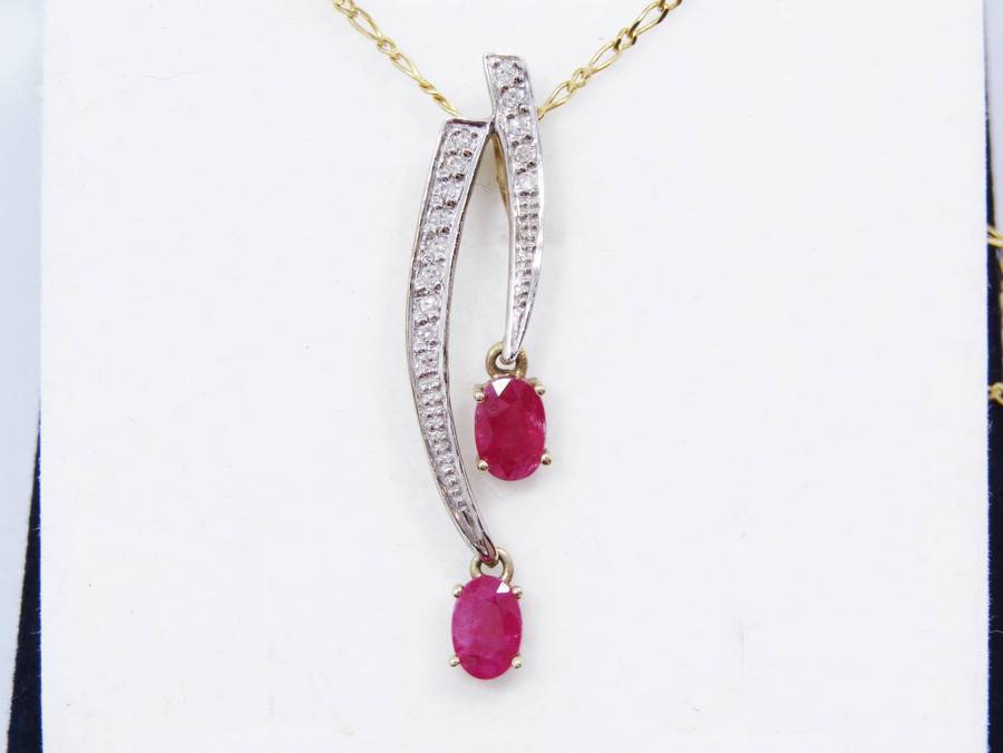 Beautiful! Dangly 9CT Gold, Ruby & Diamond Necklace