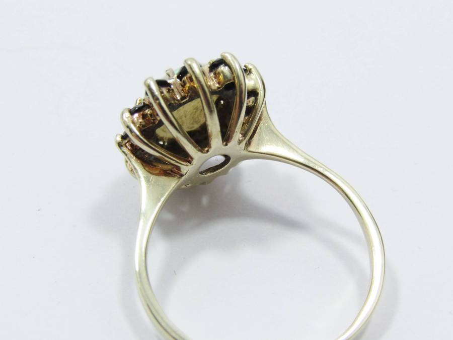 Beautiful Vintage 9CT Gold, Opal & Garnet Ring