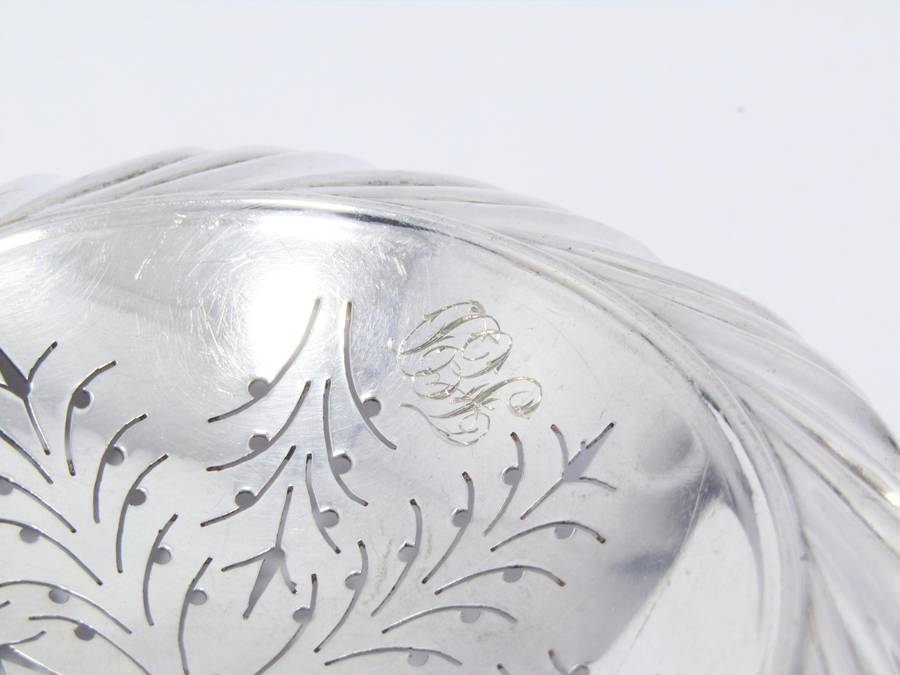 Lovely Antique (c1905) Hallmarked Silver Tea Strainer
