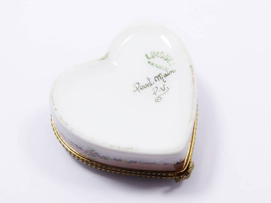 A Very Pretty Vintage Porcelain Limoges Trinket Box