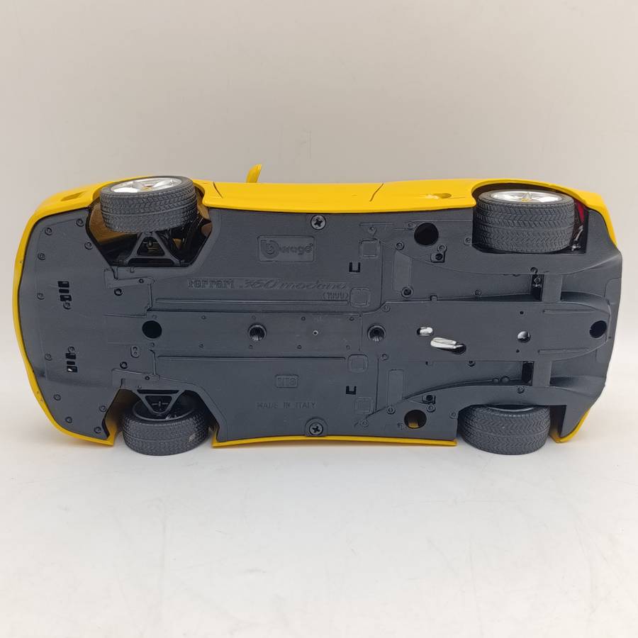 Bburago 1999 Ferrari 360 Modena die-cast model car - scale 1/18