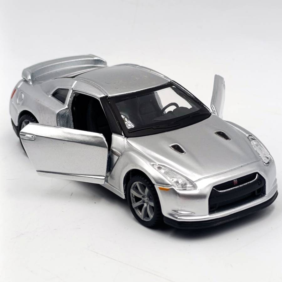 Maisto 2009 Nissan GT-R die-cast model car - pull back action - scale 1/40