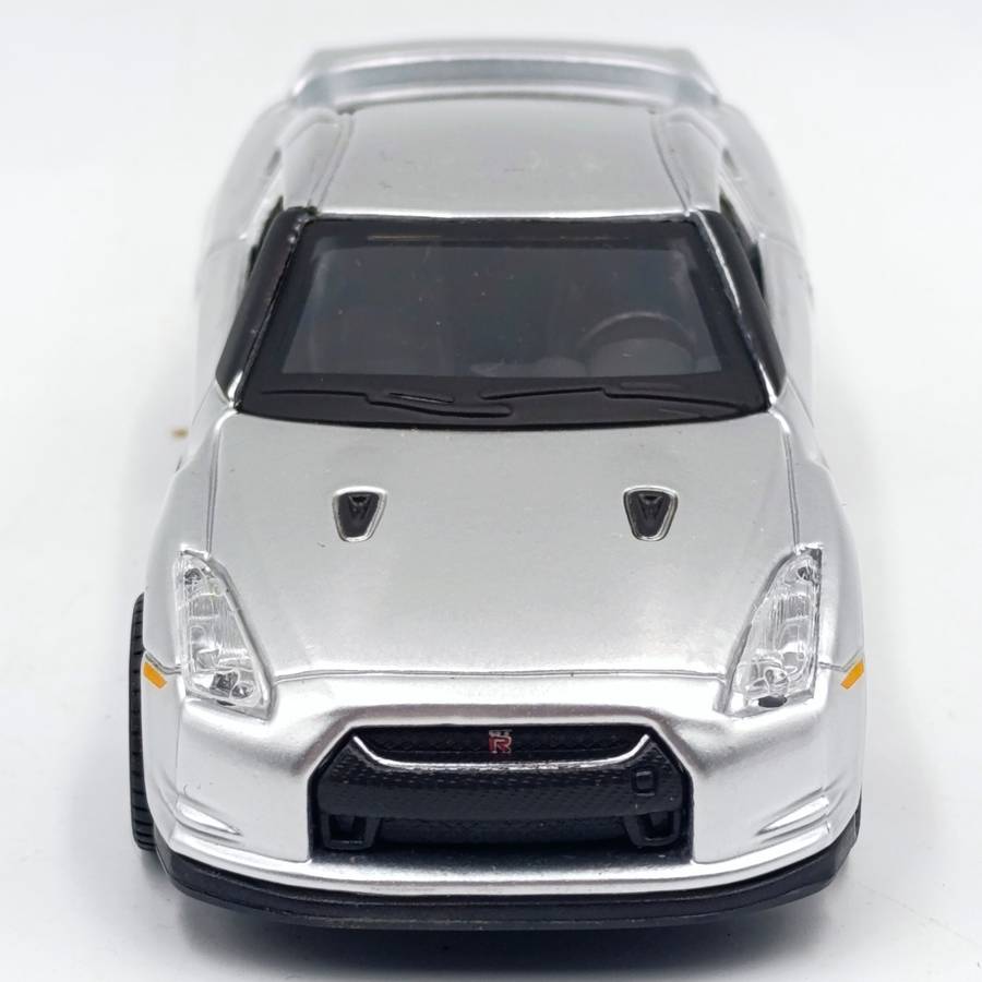 Maisto 2009 Nissan GT-R die-cast model car - pull back action - scale 1/40