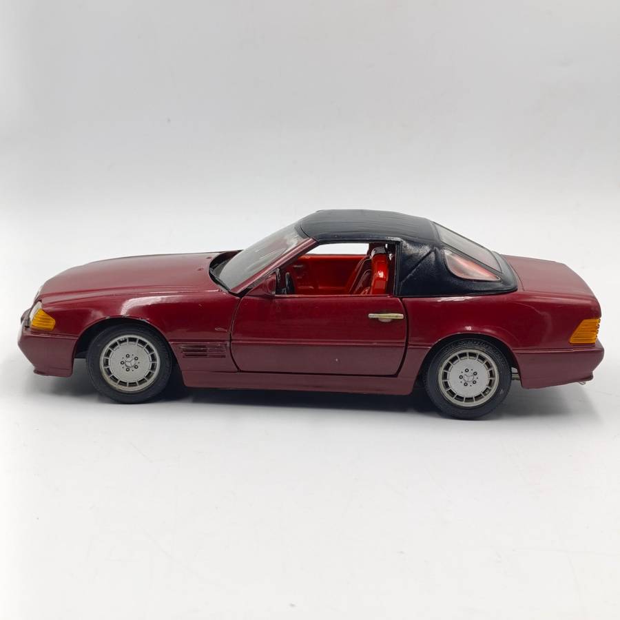 Revell Mercedes-Benz 500 Sl die-cast model car - scale 1/18