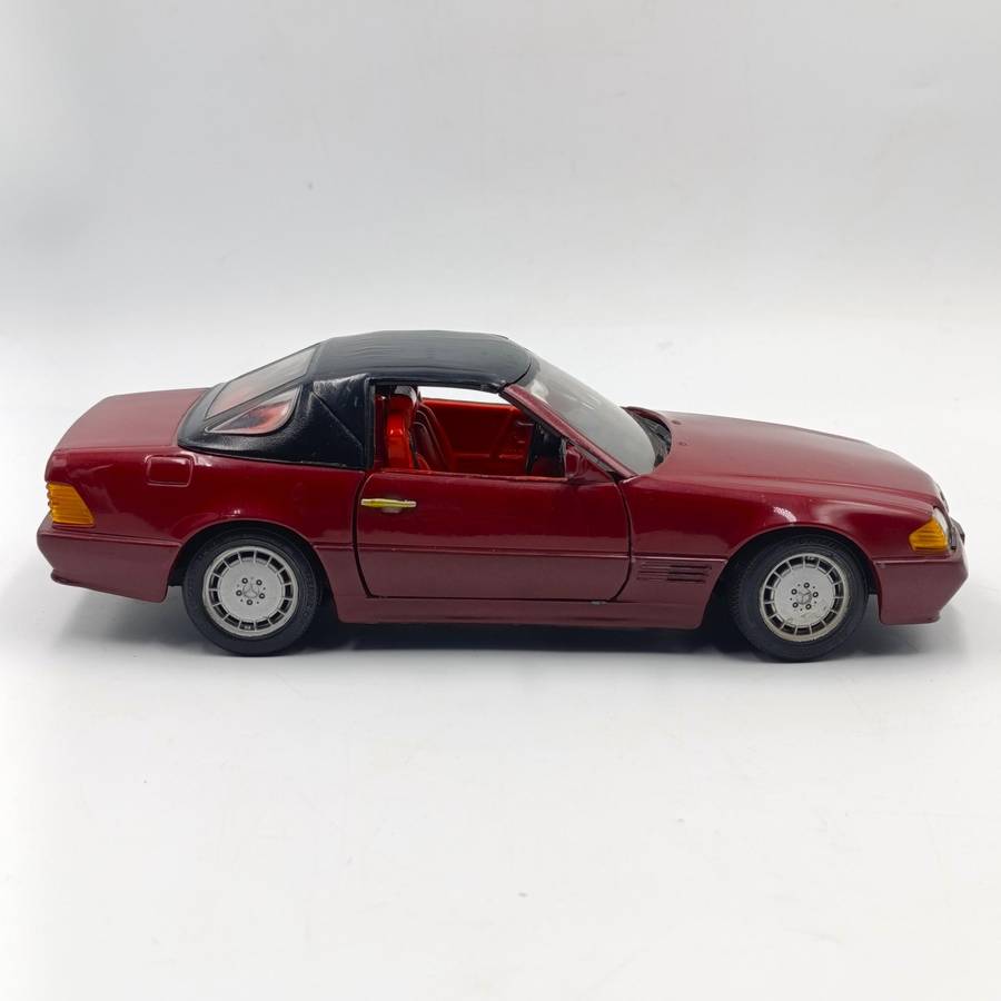 Revell Mercedes-Benz 500 Sl die-cast model car - scale 1/18