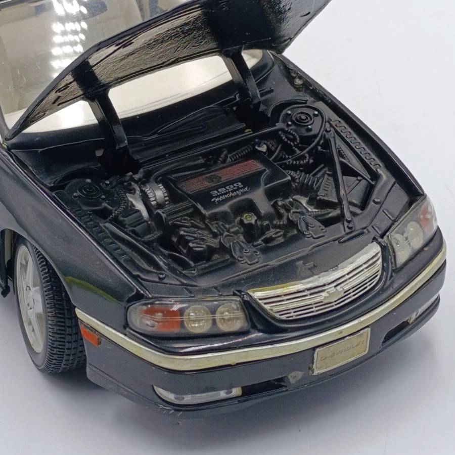 Maisto 2004 Chevrolet Impala SS die-cast model car - some chassis damage - scale 1/18