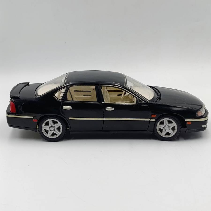Maisto 2004 Chevrolet Impala SS die-cast model car - some chassis damage - scale 1/18